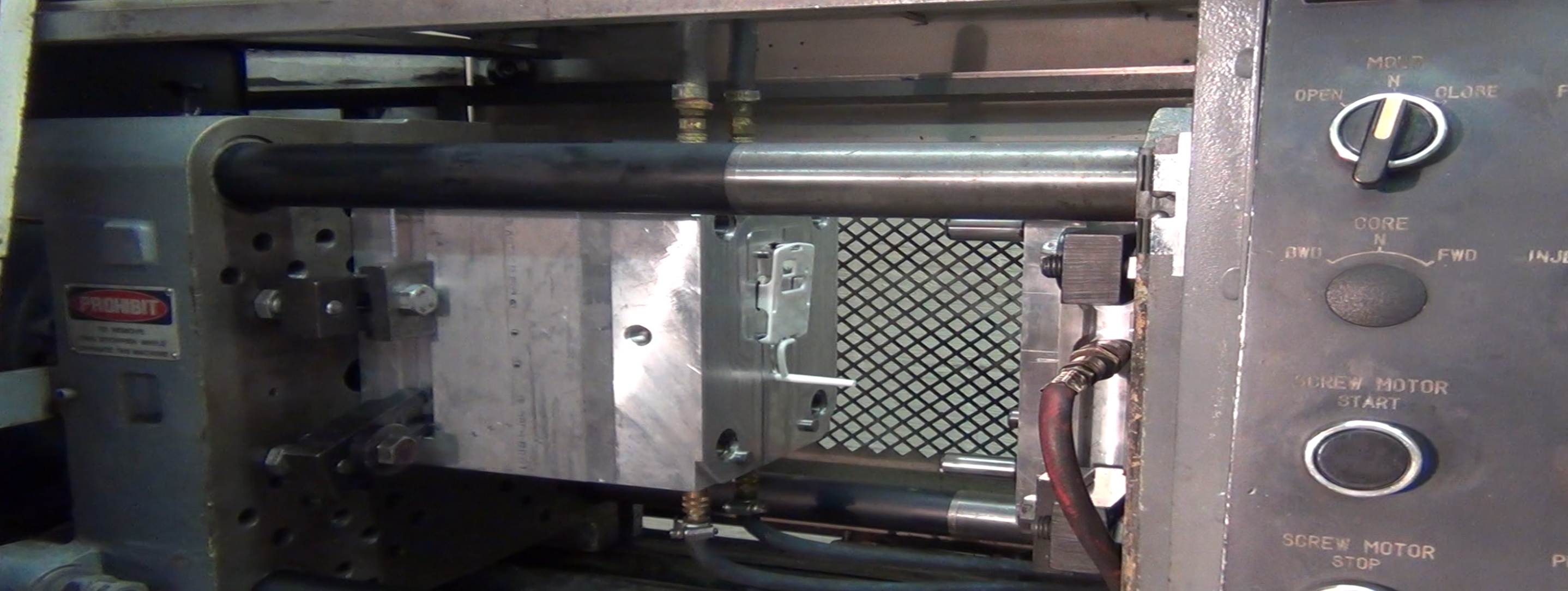 Injection molded part in an injection molding machine